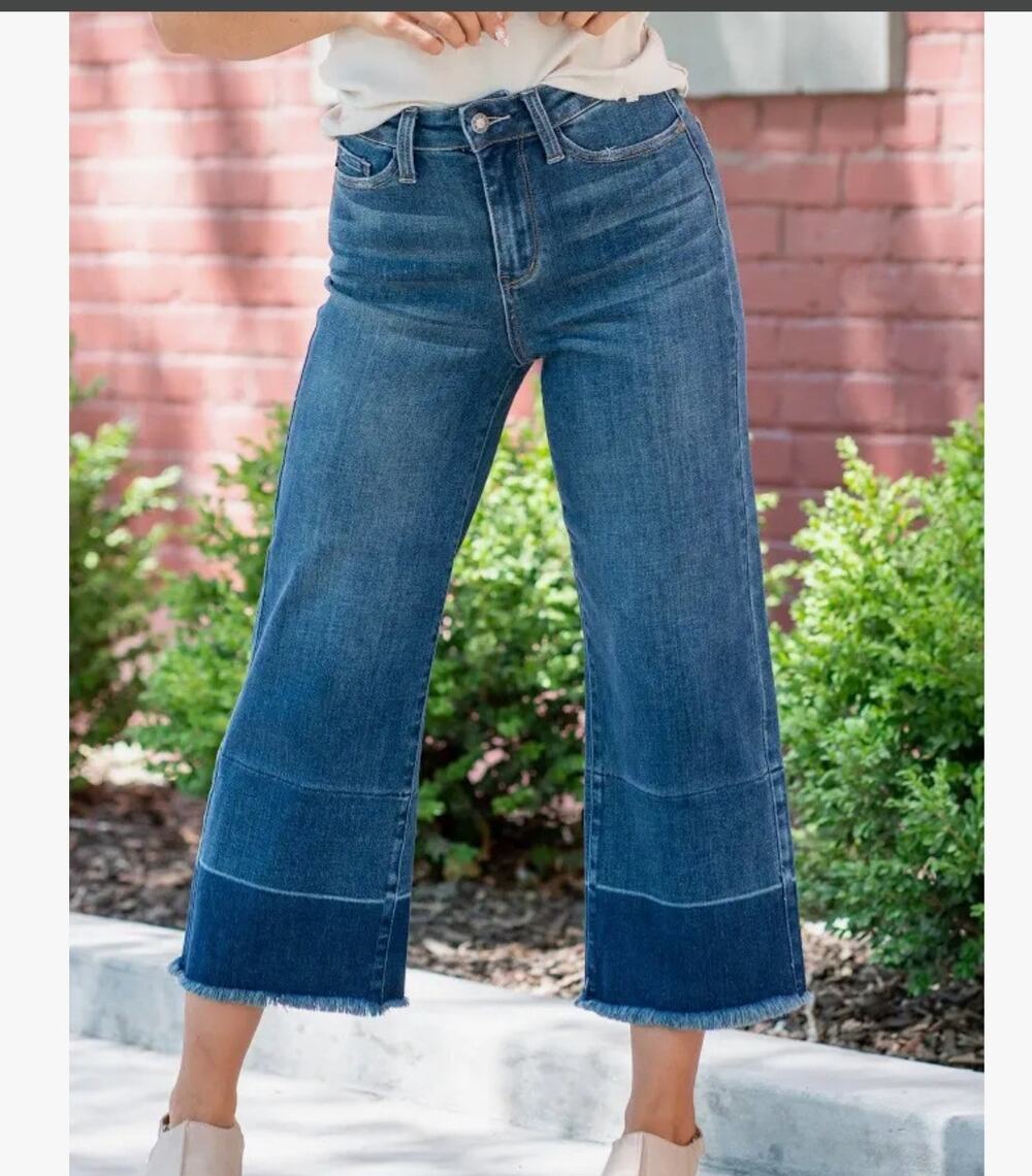 Judy Blue 20W High Rise Wide Leg Cropped Jeans Released Frayed Hem. Plus Size.